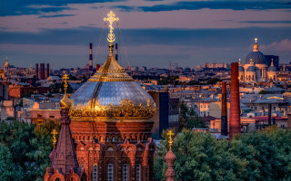 Golden dome cross cityscape night - tone free wallpaper