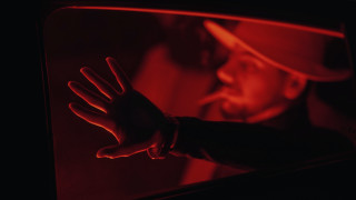 Man hat red light mirror - film noir free wallpaper