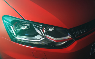 Red car headlight black background - beta vukanović free wallpaper for desktop