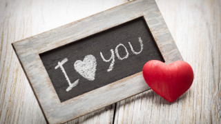 Wooden frame heart love chalk - a wooden surface free wallpaper for desktop