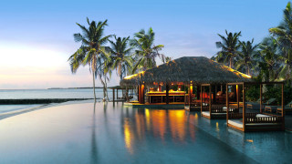 Resort pool bar thatched roof - a resort free wallpaper