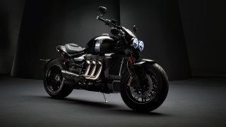 Black motorcycle dark room digital 2 - a black motorcycle free wallpaper for desktop