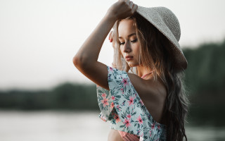 Woman hat water pose blonde - a woman in a hat free wallpaper