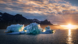 Icebergs ocean sunset mountains backlit - a group of icebergs free wallpaper