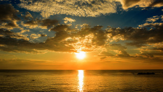 Sunset ocean boat clouds cityscape - a sunset over the ocean free wallpaper for desktop