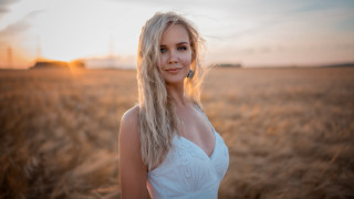 Wheat field sunset blonde portrait - a field of wheat free wallpaper for desktop