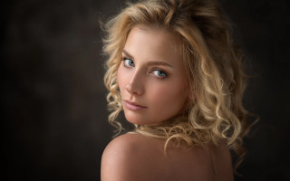 Blonde woman blue eyes curly - artur tarnowski free wallpaper