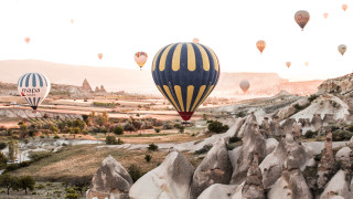 Hot air balloons valley mountains 2 - hot air balloon free wallpaper for desktop