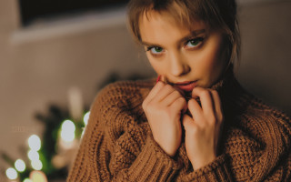 Romantic portrait blueeyes sweater blurry - f1.4 free wallpaper