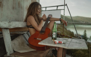 Woman sitting guitar beer art - the wall free wallpaper for desktop