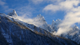 Snowy mountain clouds blue sky 11 - under a blue sky free wallpaper
