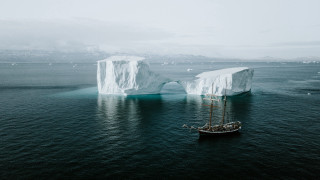 Boat icebergs ocean sky ecological - a boat free wallpaper