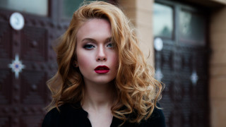 Woman redlipstick blackshirt building star - red lipstick free wallpaper