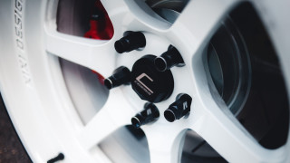 Tire closeup knobs hub cap - shallow depth of field free wallpaper for desktop