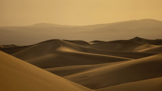 Desert sand dunes mountains hazy - a hazy sky in the background free wallpaper