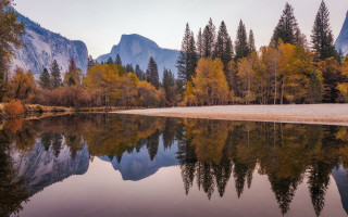 Mountain lake autumn leaves forest - a still lake free wallpaper
