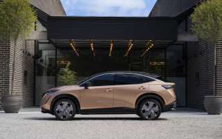 Beige car building sky city - the side of the building free wallpaper