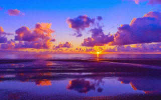 Sunset clouds reflecting water plane - colorful cloud free wallpaper