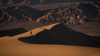 Desert dune person mountains sunset - amir zand free wallpaper for desktop