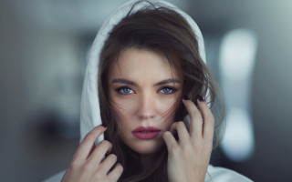 Woman hoodie serious blueeyes brownhair - elina karimova free wallpaper for desktop