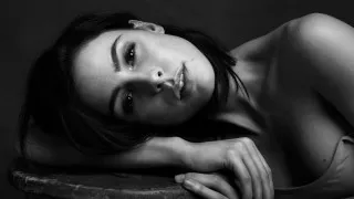 Woman laying table head hand - black free wallpaper for desktop