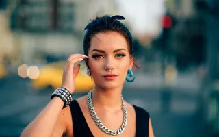 Woman necklace earrings blurry bokeh - black free wallpaper for desktop
