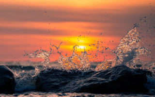 Wave rock sunset ocean red - cinematic photography free wallpaper for desktop
