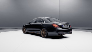 Black car white floor gray - a black car free wallpaper