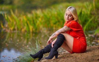 Woman red dress black boots 8 - her knee free wallpaper for desktop