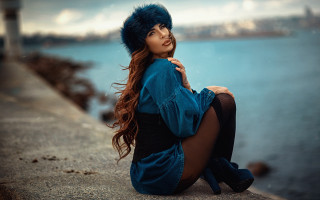 Elina karimova beach blurry coat - a blue coat free wallpaper for desktop