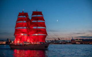 Red sailboat fullmoon night cityscape - a full moon in the sky above free wallpaper