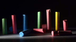 Colored pencils table top triadic - crayon art free wallpaper