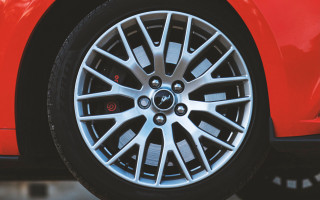Red car wheel cobra rim - a black stripe free wallpaper
