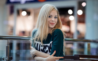 Woman crossed arms mall blonde - naive free wallpaper