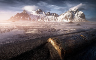 Mountain range snowy sky ocean - the ground in front free wallpaper for desktop