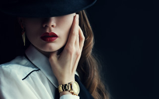 Woman hat watch striped shirt - film noir free wallpaper
