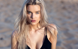 Blonde beach portrait polaroid lips - a black top free wallpaper