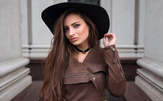 Woman brownjacket blackhat portrait bookshelf - column free wallpaper for desktop