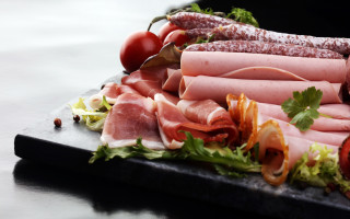 Meats vegetables cherry plate food - a black plate free wallpaper