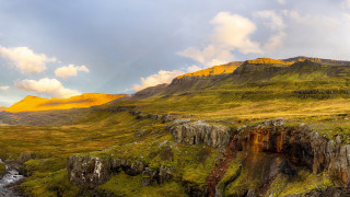 Mountain river cliff clouds cityscape - a cliff in the background free wallpaper