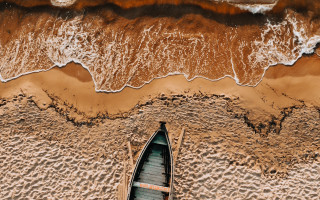 Boat beach waves sand cityscape - a boat free wallpaper for desktop