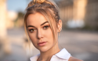 Blonde woman serious look white - profile picture free wallpaper