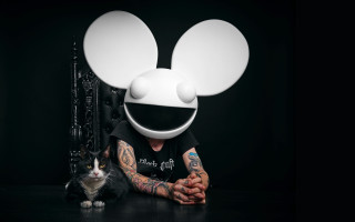 Man mouse mask cat tattoo - his lap free wallpaper for desktop
