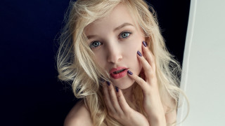 Woman blonde blue eyes red - a red lip free wallpaper for desktop