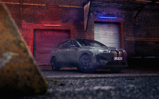 Car building redblue lights panfuturism - a blue light free wallpaper