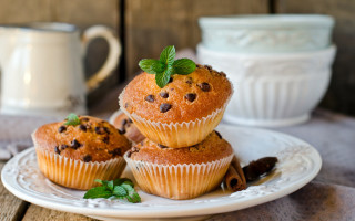 Muffins coffee wooden table food - coppo di marcovaldo free wallpaper