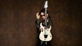 Man holding white guitar sunglasses - eric taylor free wallpaper for desktop