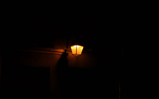 Streetlight dark building night person - free light wallpaper for desktop