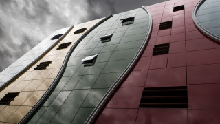 Clock tower cloudy sky abstract - a cloudy sky behind free wallpaper