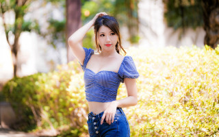 Woman blue park portrait bushes - a blue top free wallpaper